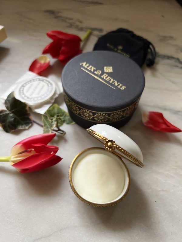 shell box with natural balm