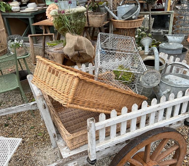 antique sourcing in chatou