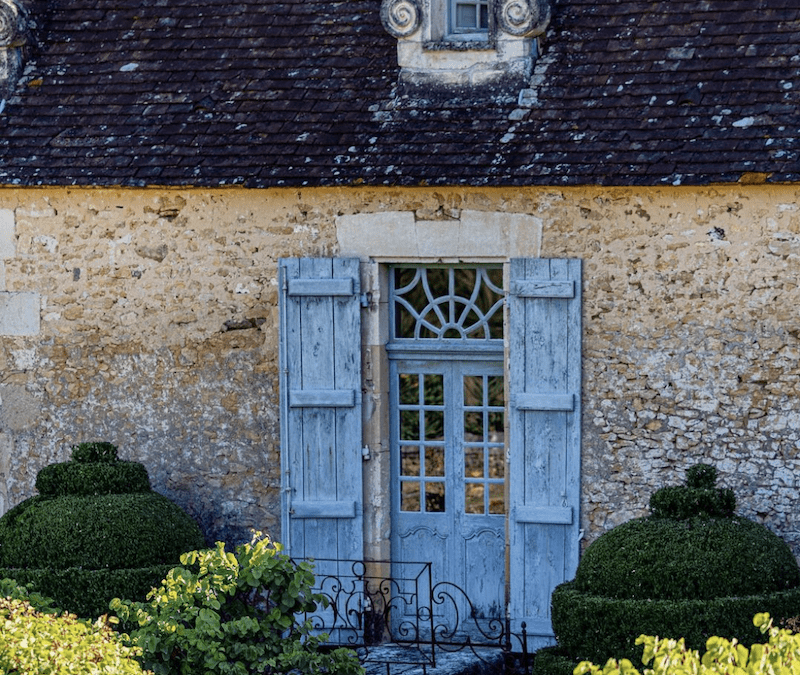 our favorite blue doors around france