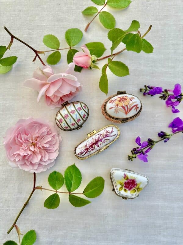 french-subscription-box-marie-antoinette-antique-pill-box