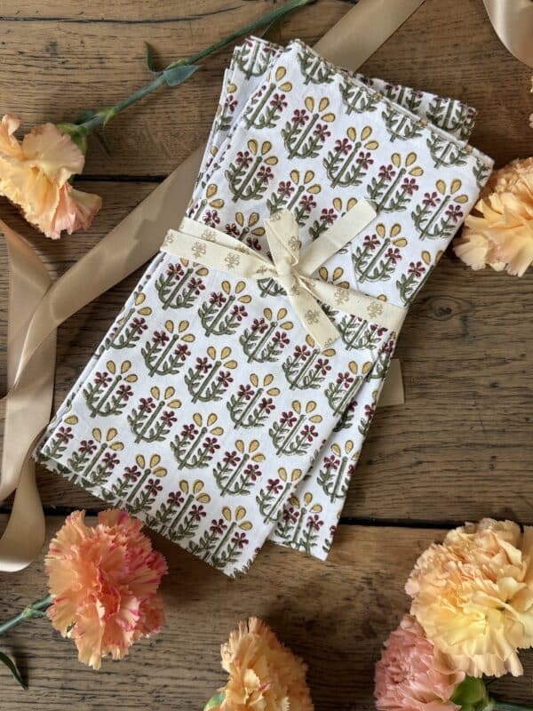 FRENCH SUBSCRIPTION BOX WITH HOME LINENS