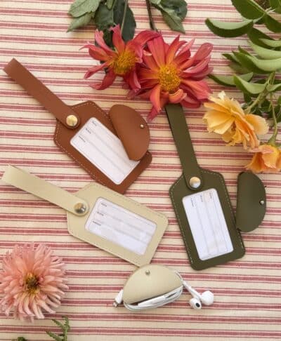 travel tags in French subscription box - bon voyage