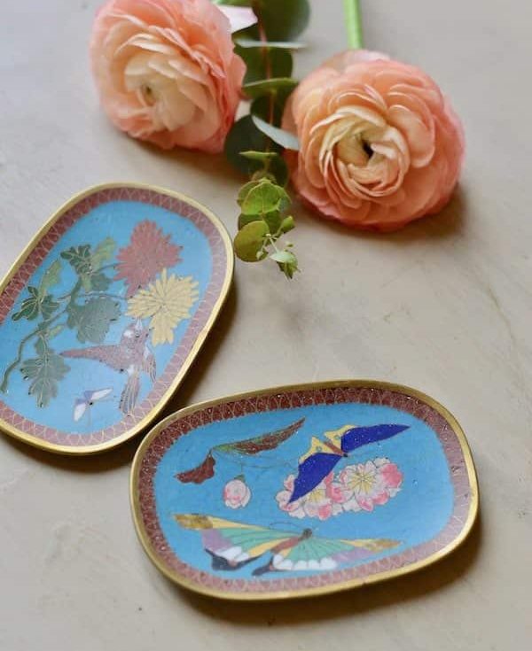 ANTIQUE TRAYS HERO ANTIQUE TRAYS HERO