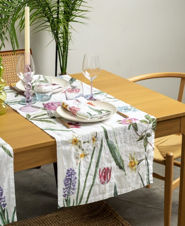 Early Flowers Table Runner