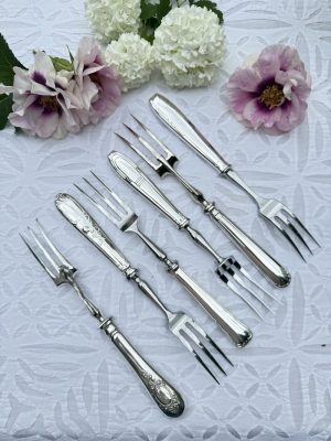FRENCH-SUBSCRIPTION-BOX-MAY-2026-ANTIQUE-CARVING-FORK