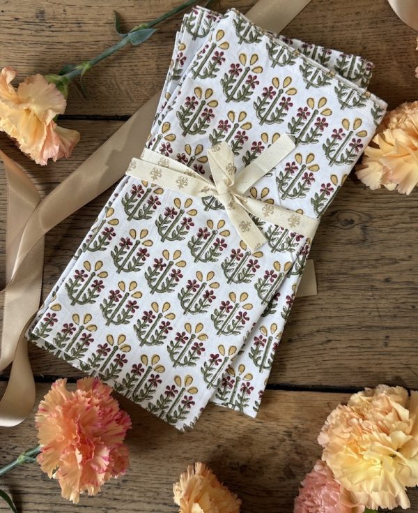 FRENCH SUBSCRIPTION BOX WITH HOME LINENS