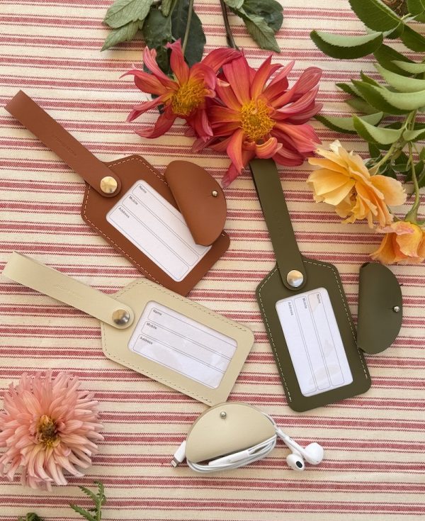 travel tags in French subscription box - bon voyage