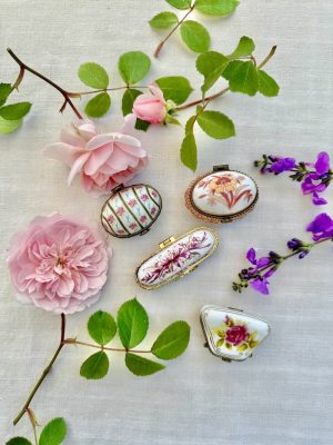 french-subscription-box-marie-antoinette-antique-pill-box